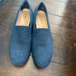 Women’s Clark size 9. Blue. slightly worn. Super comfy, dress up or with jeans.